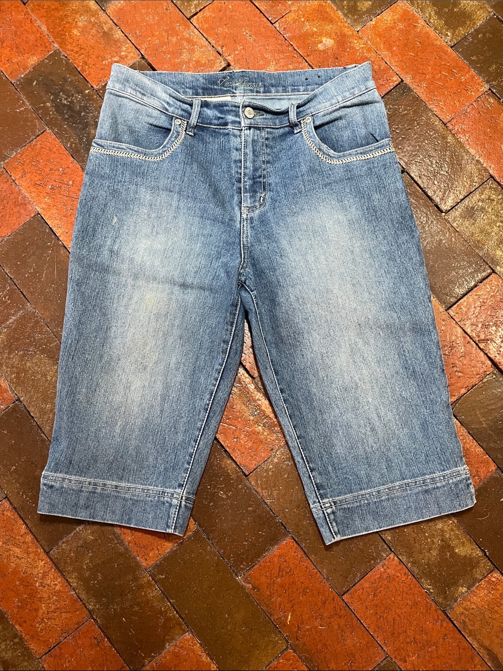 Size 8 Zena vintage jean shorts capris 14” inseam 3065
